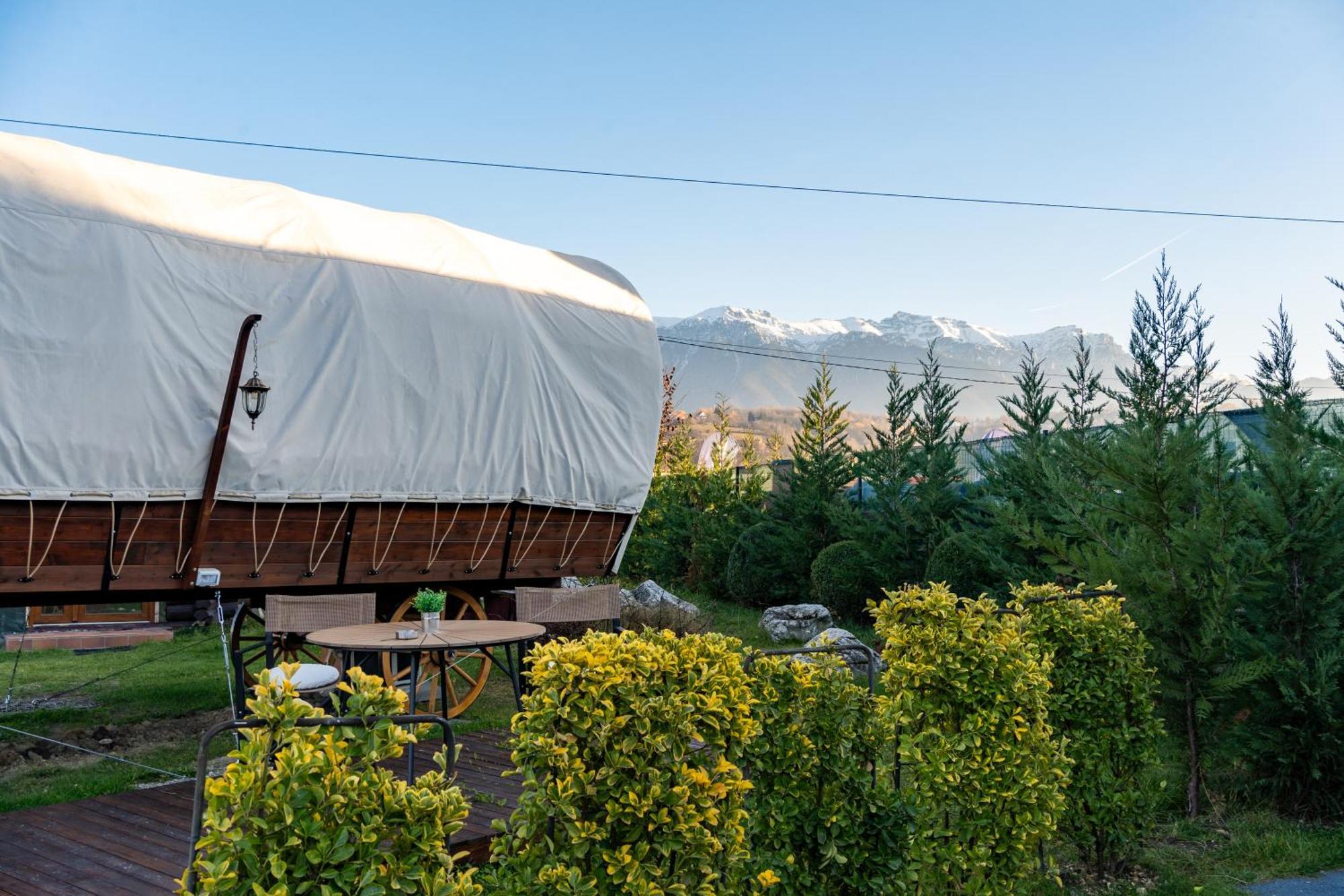 Glamp In Style Pods Resort Бран Экстерьер фото