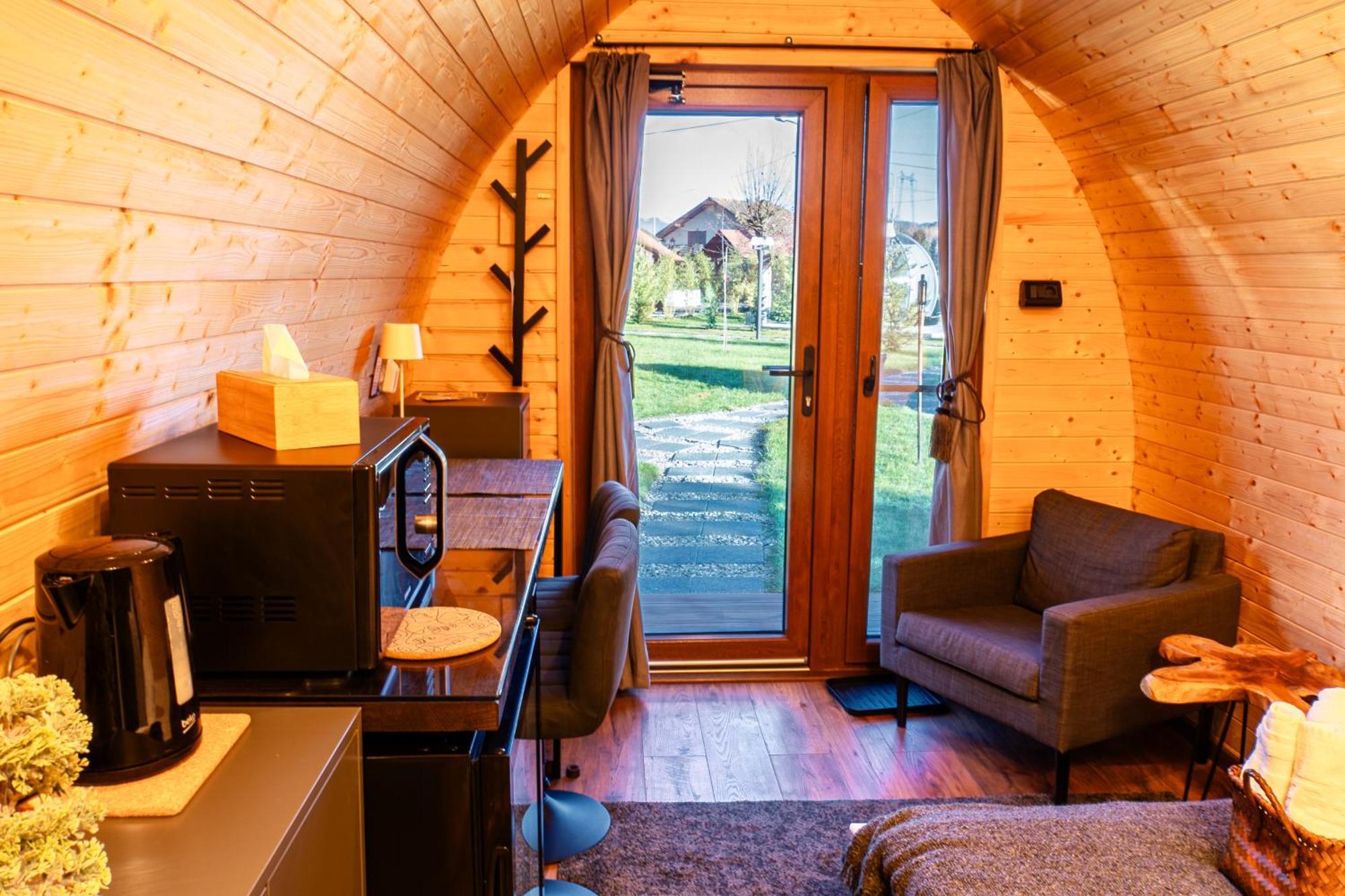 Glamp In Style Pods Resort Бран Экстерьер фото