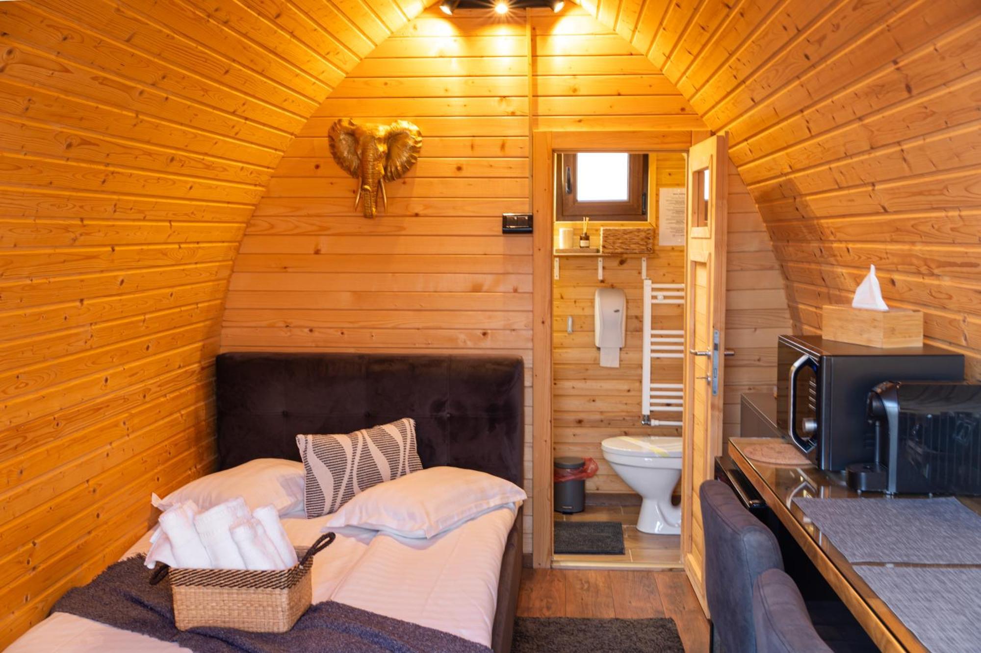 Glamp In Style Pods Resort Бран Экстерьер фото