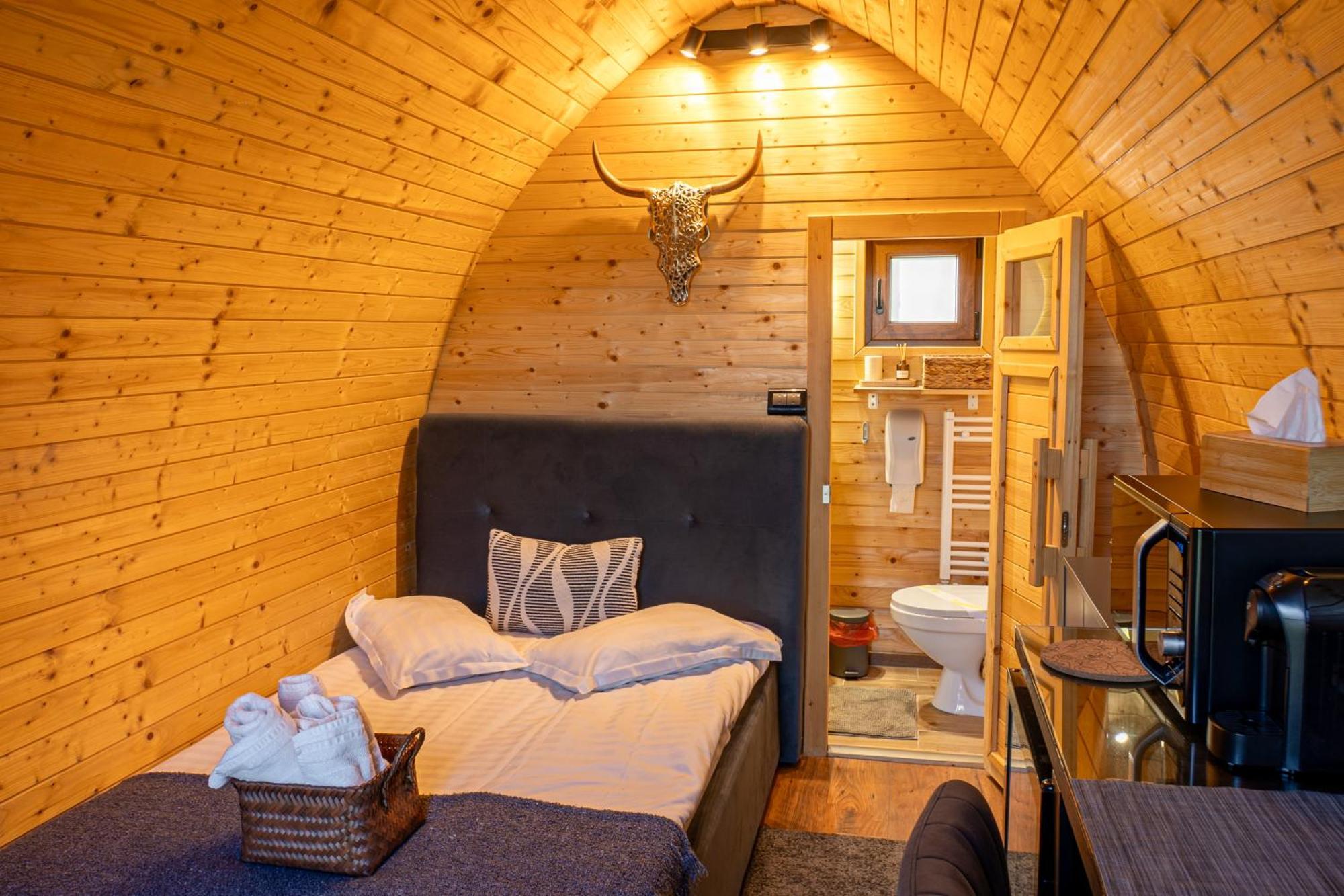 Glamp In Style Pods Resort Бран Экстерьер фото